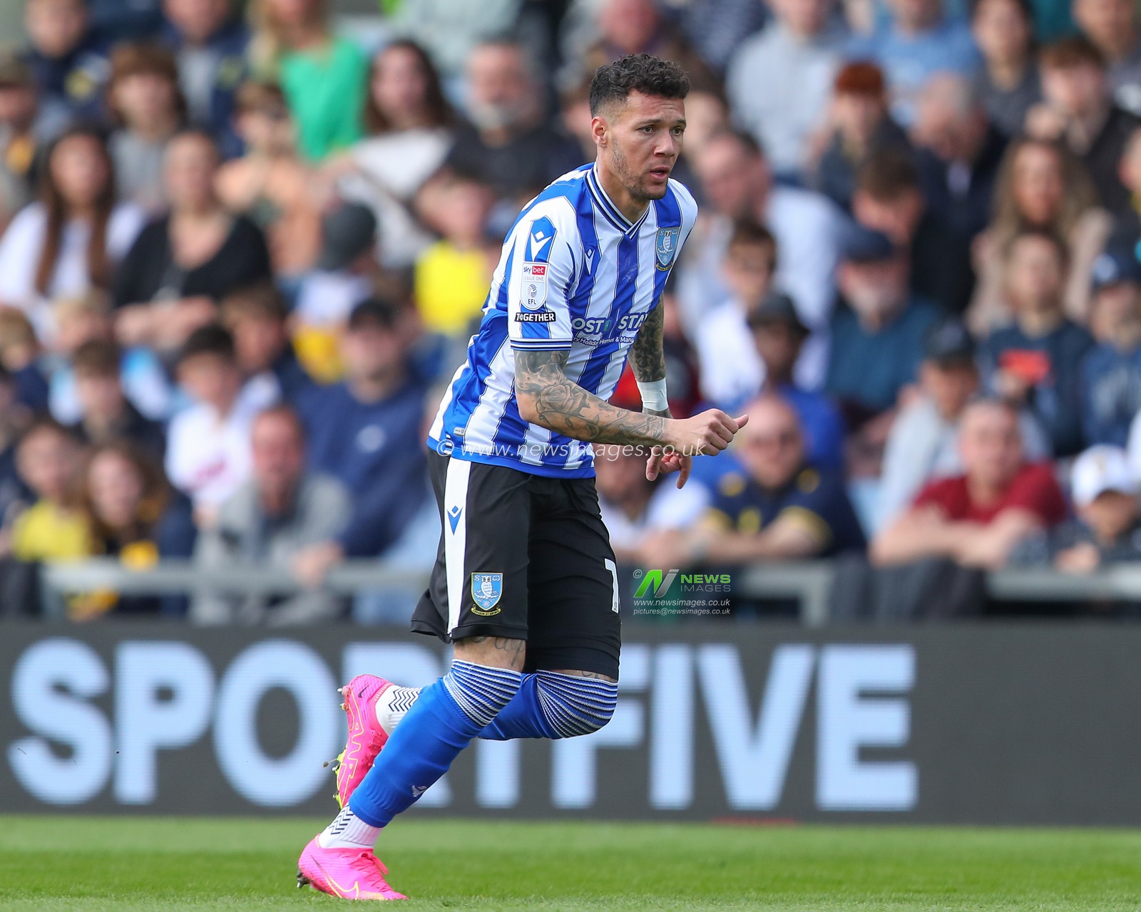 Marvin Johnson #18 of Sheffield Wednesday during the Sky Bet League 1 match Oxford United vs Sheffield Wednesday at Kassam Stadium, Oxford, United Kingdom, 7th April 2023

(Photo by Gareth Evans/News Images)