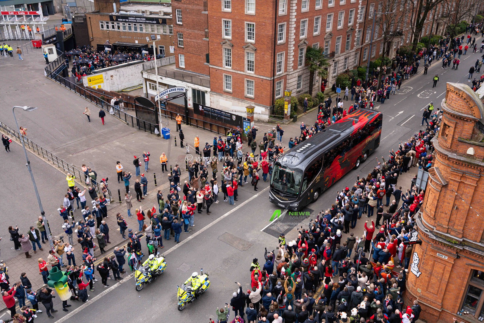 The Welsh coach arrives on Westgate Street, ahead of the 2025 Guinness 6 Nations match Wales vs England at Principality Stadium, Cardiff, United Kingdom, 15th March 2025

(Photo by Andrew Lewis/News Images)