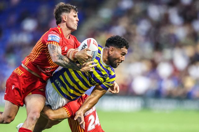Kelepi Tanginoa of Warrington Wolves is tackled by Toby Sexton of Catalans Dragons and Guillermo Aispuro-Bichet of Catalans Dragons during the Betfred Super League round 16 match Warrington Wolves vs Catalans Dragons at The Halliwell Jones Stadium, Warrington, United Kingdom on 25 June 2026

(Photo by Alfie Cosgrove/News Images)