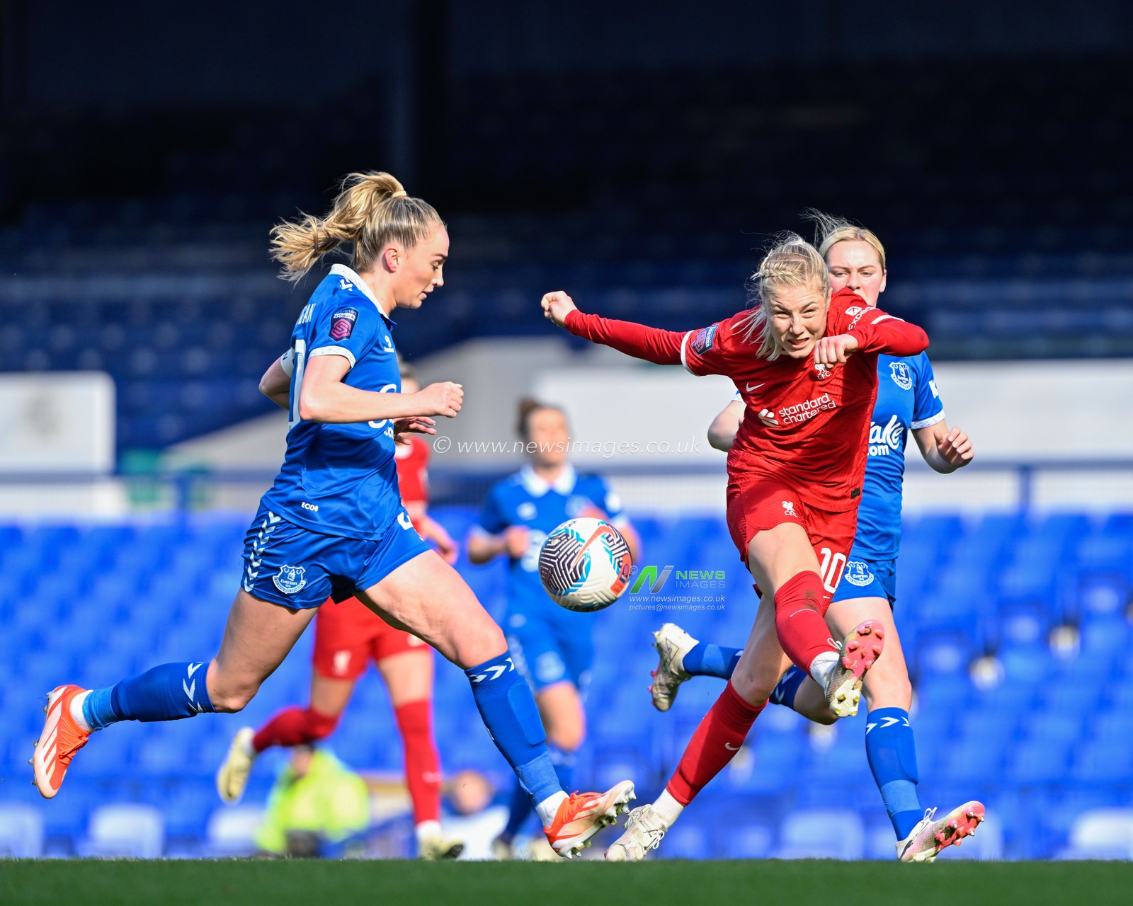 Sophie Roman Haug of Liverpool Women shoots on goal, during The FA Women's Super League match Everton Women vs Liverpool Women at Goodison Park, Liverpool, United Kingdom, 24th March 2024

(Photo by Cody Froggatt/News Images)