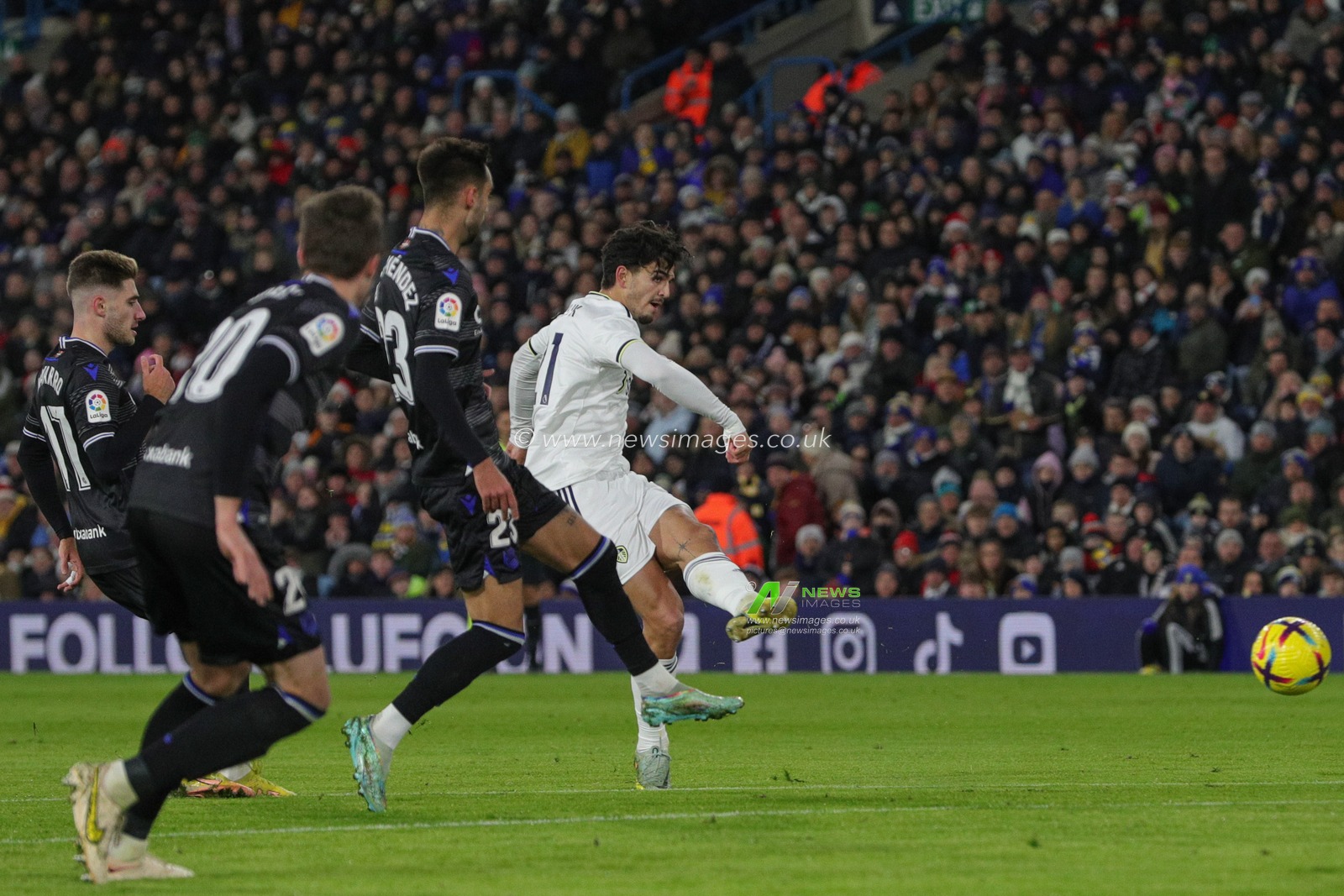 Pascal Struijk #21 of Leeds United scores a goal to make it 1-1 during the Mid season friendly match Leeds United vs Real Sociedad at Elland Road, Leeds, United Kingdom, 16th December 2022

(Photo by James Heaton/News Images)