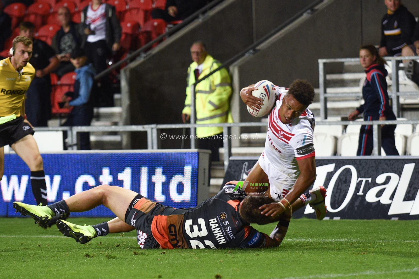 30th August 2019 , Totally Wicked Stadium, St Helens, England;  Betfred Super League Rugby, Round 27, St Helens vs Castleford Tigers ; Regan Grace (5) of St Helens scores a try making it 4-0

Credit: Richard Long/News Images