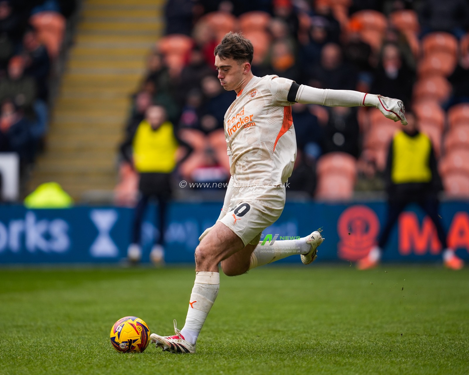 Harry Tyrer of Blackpool in action during the Sky Bet League 1 match Blackpool vs Huddersfield Town at Bloomfield Road, Blackpool, United Kingdom, 18th January 2025

(Photo by Craig Thomas/News Images)