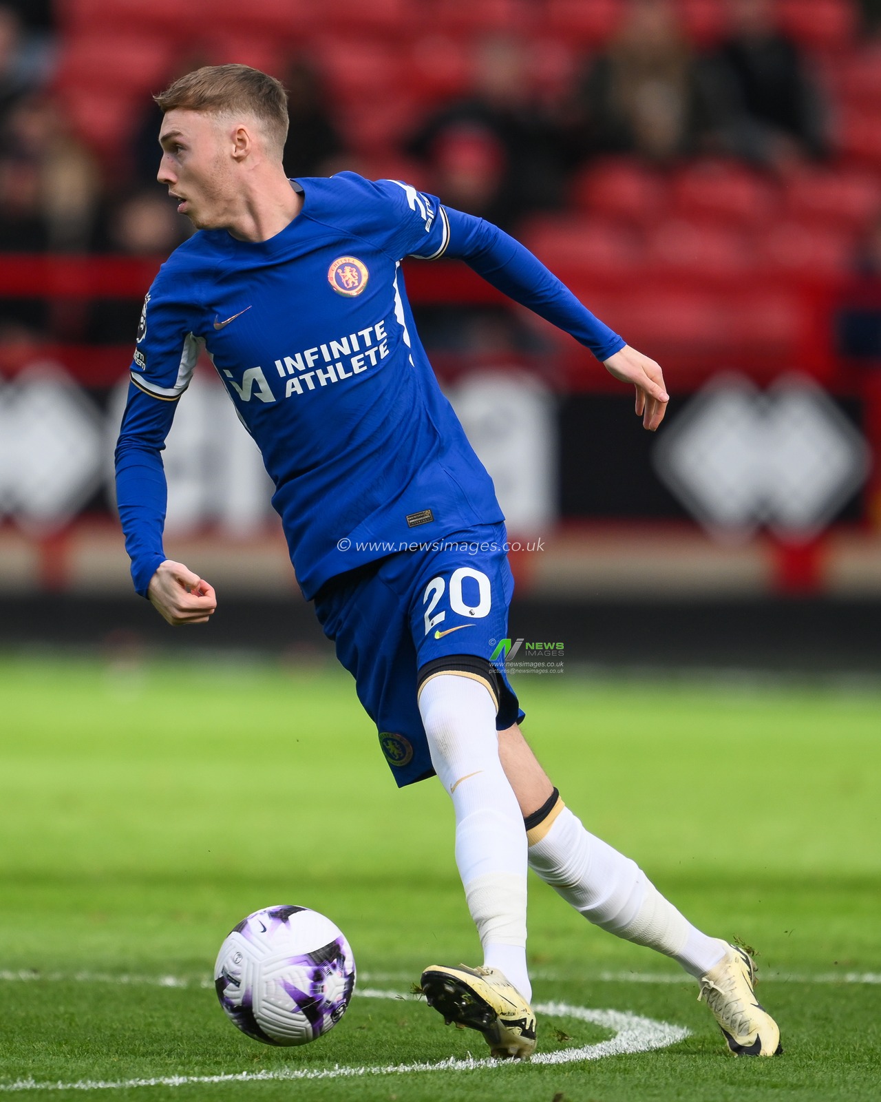 Cole Palmer of Chelsea makes a break with the ball during the Premier League match Sheffield United vs Chelsea at Bramall Lane, Sheffield, United Kingdom, 7th April 2024

(Photo by Craig Thomas/News Images)