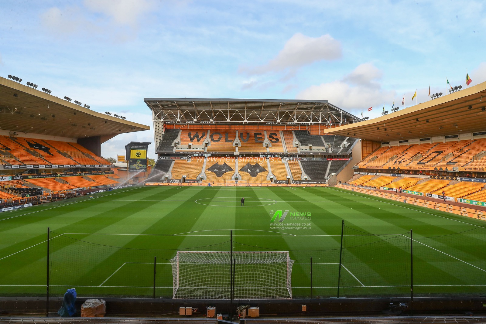A general view inside of Molineux, home of Wolverhampton Wanderers the Premier League match Wolverhampton Wanderers vs Newcastle United at Molineux, Wolverhampton, United Kingdom, 28th October 2023

(Photo by Gareth Evans/News Images)