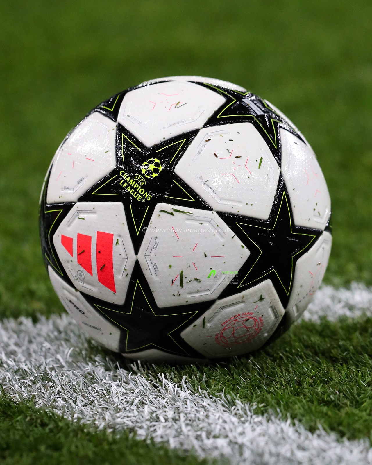 The UEFA Champions League ball during the UEFA Champions League,League Phase MD5 match Aston Villa vs Juventus at Villa Park, Birmingham, United Kingdom, 27th November 2024

(Photo by Gareth Evans/News Images)