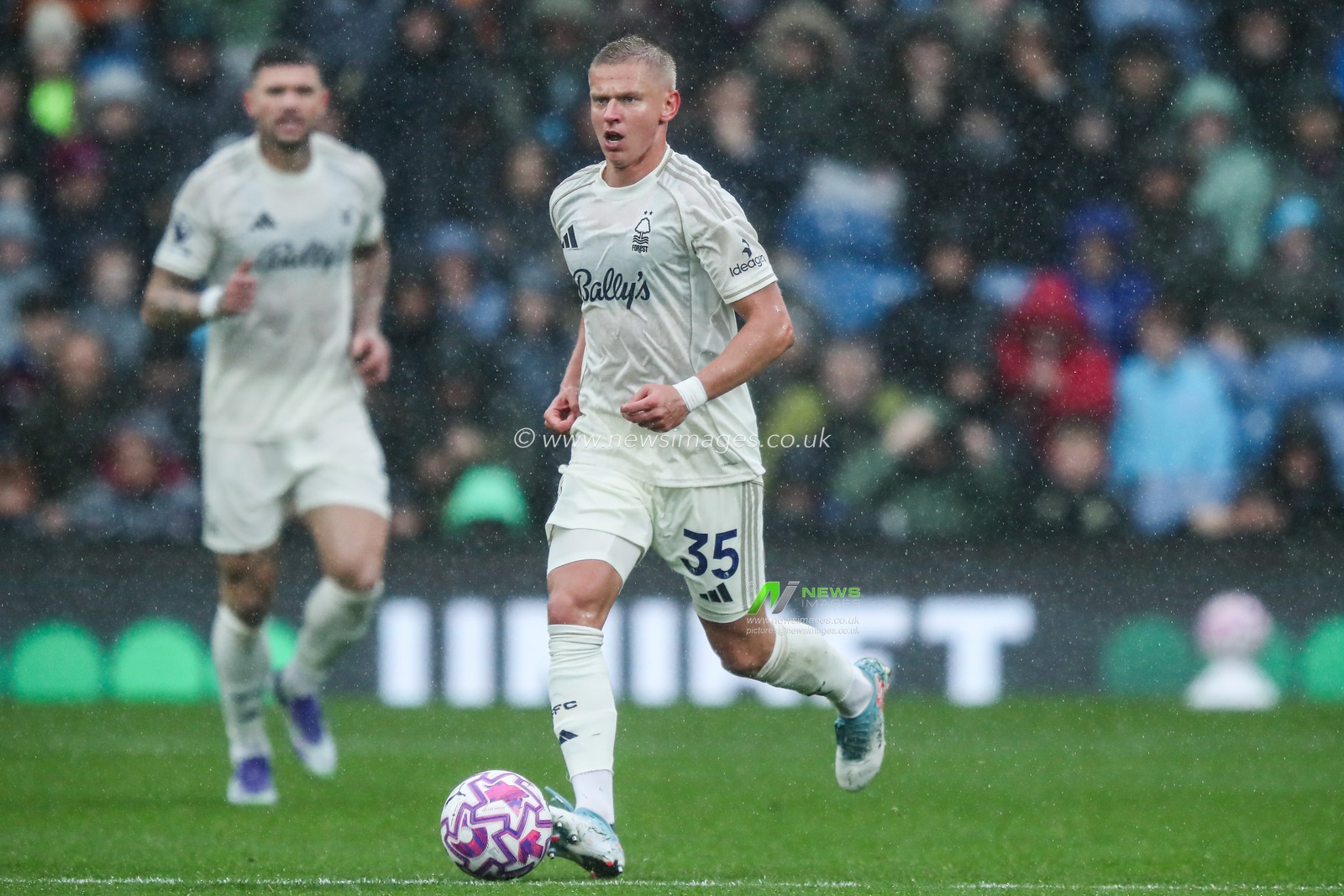 Oleksandr Zinchenko of Nottingham Forest with ball at his feet during the Premier League match Burnley vs Nottingham Forest at Turf Moor, Burnley, United Kingdom, 20th September 2025

(Photo by Jorge Horsted/News Images)
