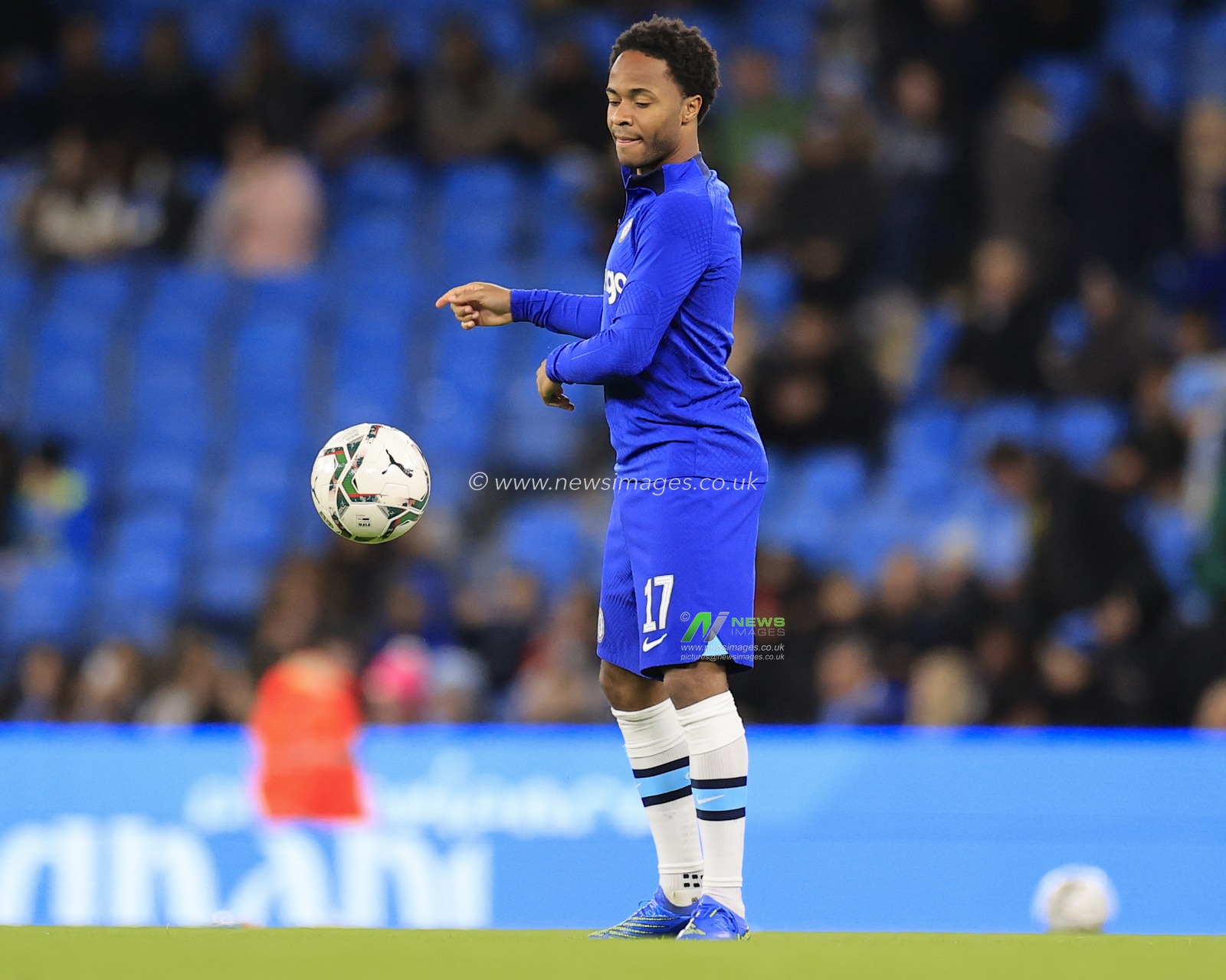Raheem Sterling #17 of Chelsea ahead of the Carabao Cup Third Round match Manchester City vs Chelsea at Etihad Stadium, Manchester, United Kingdom, 9th November 2022

(Photo by Conor Molloy/News Images)