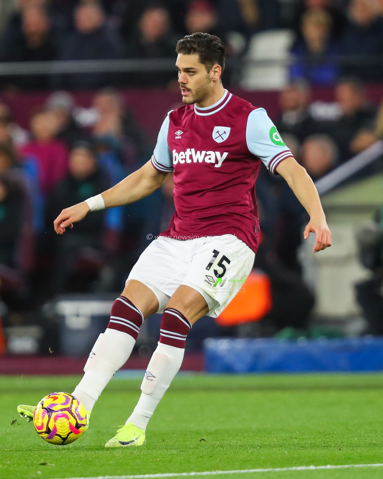 Konstantinos Mavropanos of West Ham United passes the ball during the Premier League match West Ham United vs Wolverhampton Wanderers at London Stadium, London, United Kingdom, 9th December 2024

(Photo by Izzy Poles/News Images)
