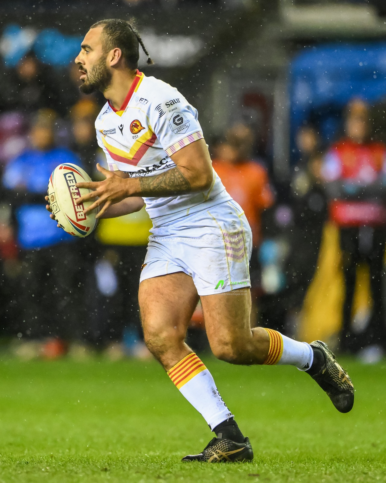 Tyrone May #6 of Catalans Dragons in action during the Betfred Super League Round 4 match Wigan Warriors vs Catalans Dragons at DW Stadium, Wigan, United Kingdom, 9th March 2023

(Photo by Craig Thomas/News Images)