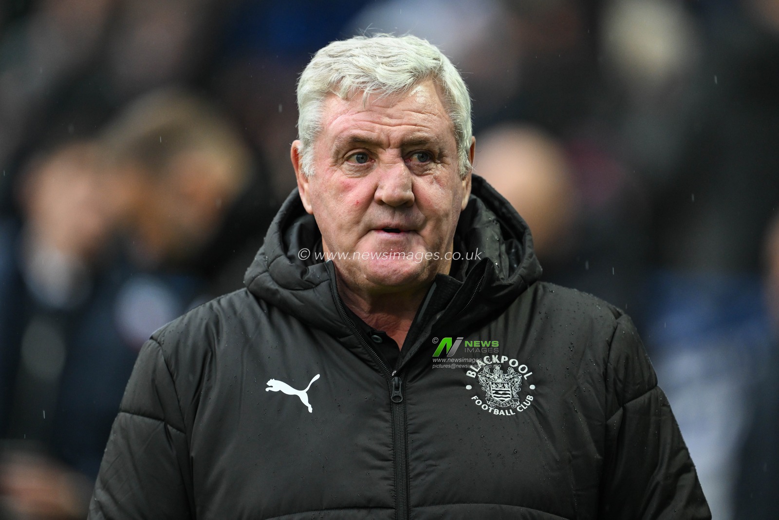 Steve Bruce head coach of Blackpool during the Sky Bet League 1 match Bolton Wanderers vs Blackpool at Toughsheet Community Stadium, Bolton, United Kingdom, 23rd November 2024

(Photo by Craig Thomas/News Images)