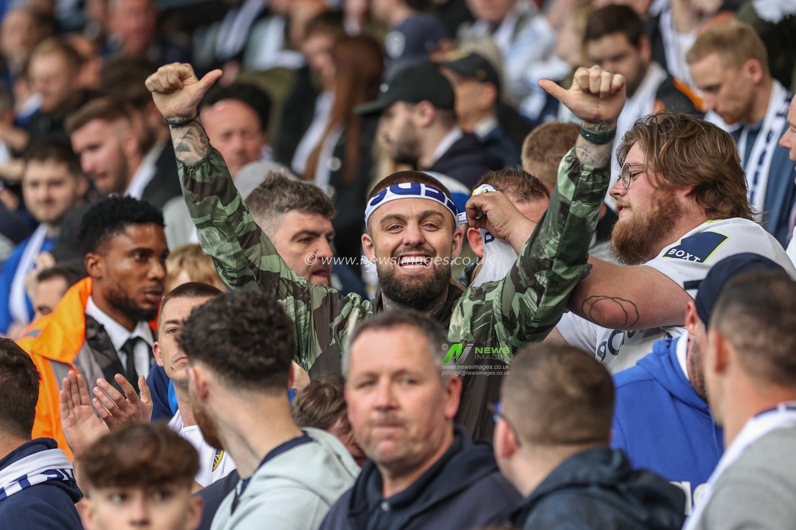 Leeds fans singing before the game during the Sky Bet Championship Play-off Semi Final Second Leg Leeds United vs Norwich City at Elland Road, Leeds, United Kingdom, 16th May 2024

(Photo by Mark Cosgrove/News Images)