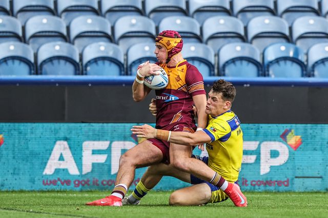 George Flanagan  of Huddersfield Giants is tackled by Josh Thewlis of Warrington Wolves during the Betfred Super League Round 23 match Huddersfield Giants vs Warrington Wolves at Accu Stadium, Huddersfield, United Kingdom, 24th August 2025

(Photo by Alfie Cosgrove/News Images)