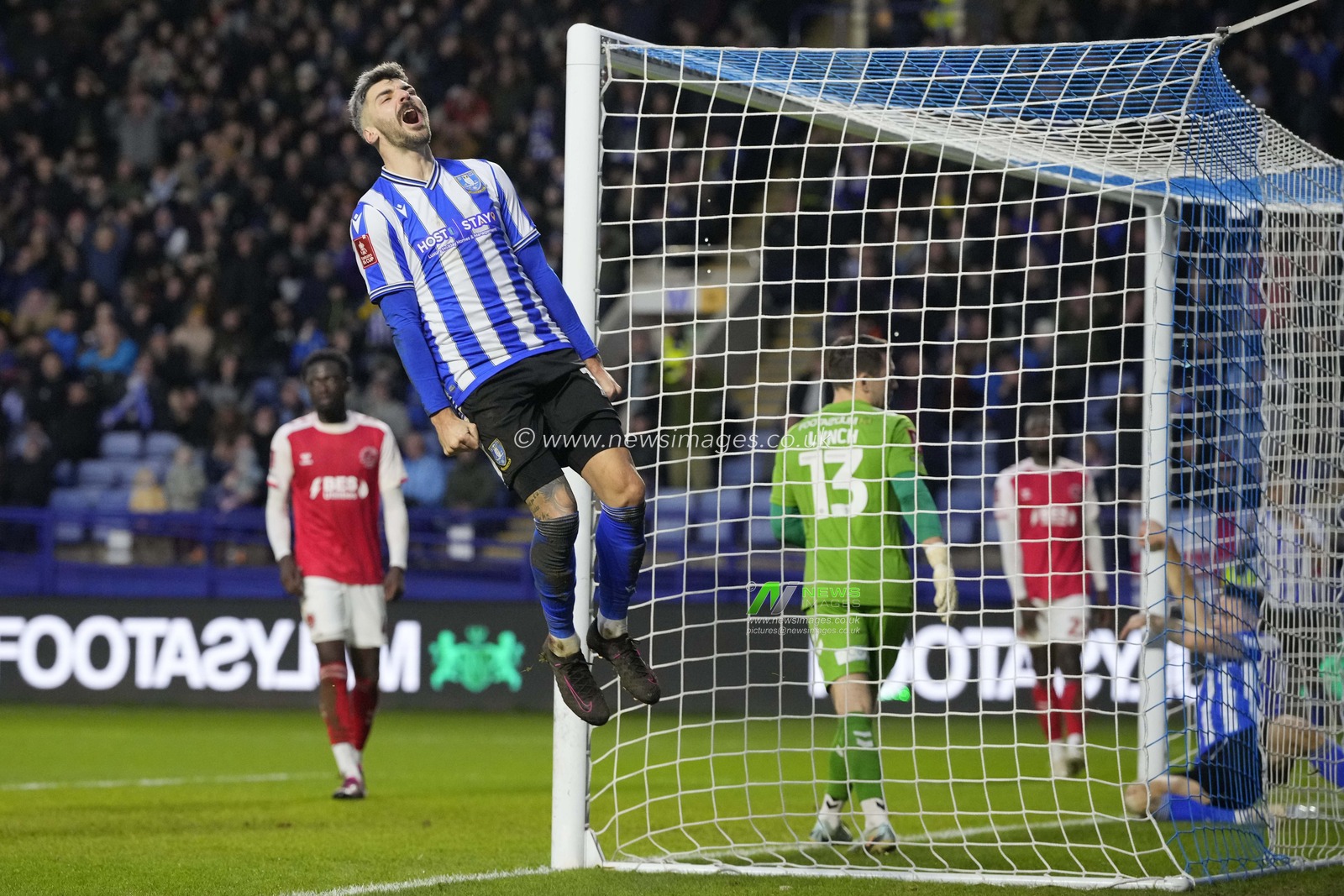 Callum Paterson #13 of Sheffield Wednesday reacts as a chance goes wide during the Emirates FA Cup Fourth Round match Sheffield Wednesday vs Fleetwood Town at Hillsborough, Sheffield, United Kingdom, 28th January 2023

(Photo by Steve Flynn/News Images)