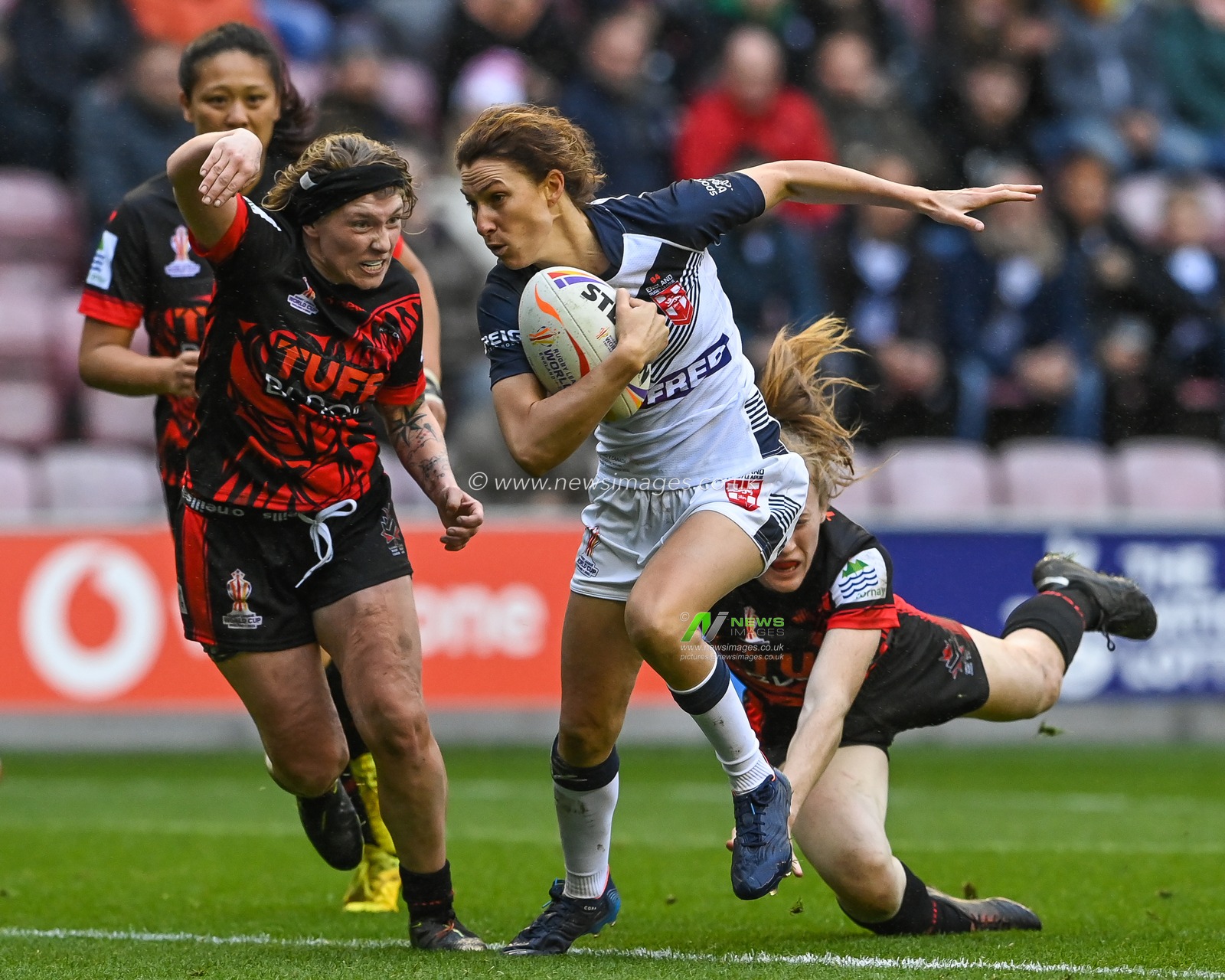 Courtney Winfield-Hill England makes a break during the Women's Rugby League World Cup match England Women vs Canada Women at DW Stadium, Wigan, United Kingdom, 5th November 2022

(Photo by Craig Thomas/News Images)