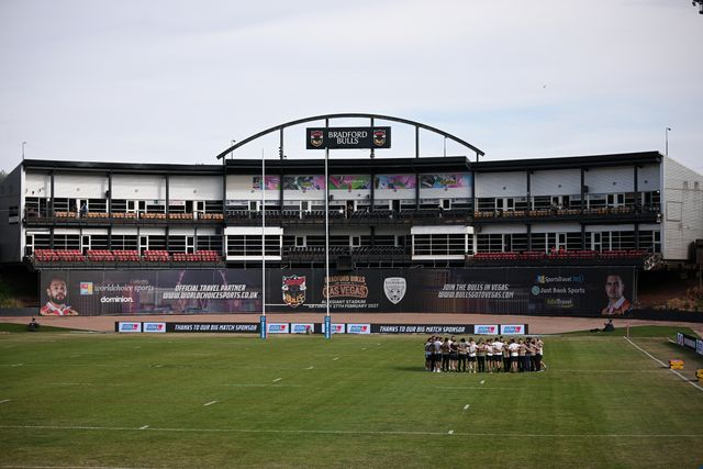 Players of Warrington Wolves huddle prior to the Betfred Super League round 22 match Bradford Bulls vs Warrington Wolves at Odsal Stadium, Bradford, United Kingdom on 08 August 2026

(Photo by Ben Roberts/News Images)
