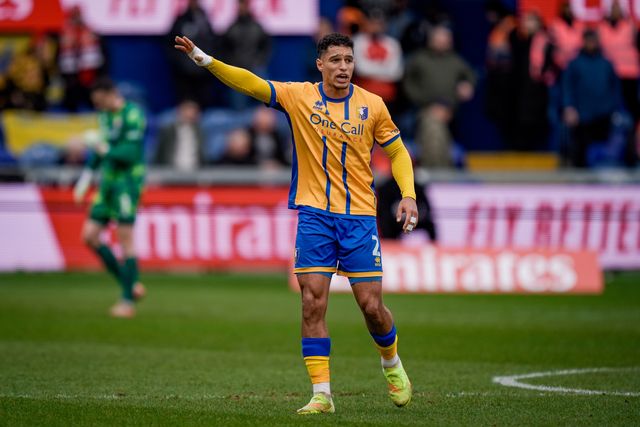 Kyle Knoyle of Mansfield Town gives his team instructions  during the Emirates FA Cup fifth round match Mansfield Town vs Arsenal at One Call Stadium, Mansfield, United Kingdom on 07 March 2026

(Photo by Maynard Manyowa/News Images)