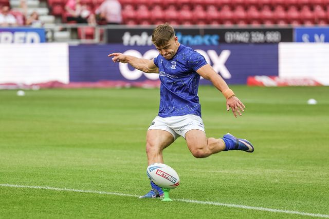 Leon Hayes of Warrington Wolves in the pre-game warm up during the Betfred Super League round 18 match Wigan Warriors vs Warrington Wolves at The Brick Community Stadium, Wigan, United Kingdom on 10 July 2026

(Photo by Mark Cosgrove/News Images)