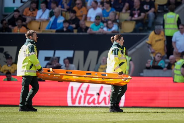 Medics go on the pitch to treat Xavi Simons of Tottenham Hotspur during the Premier League match Wolverhampton Wanderers vs Tottenham Hotspur at Molineux, Wolverhampton, United Kingdom on 25 April 2026

(Photo by Maynard Manyowa/News Images)