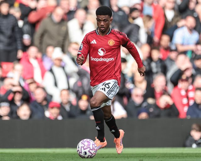 Amad Diallo of Manchester United breaks with the ball during the Premier League match Manchester United vs Sunderland at Old Trafford, Manchester, United Kingdom, 4th October 2025

(Photo by Mark Cosgrove/News Images)