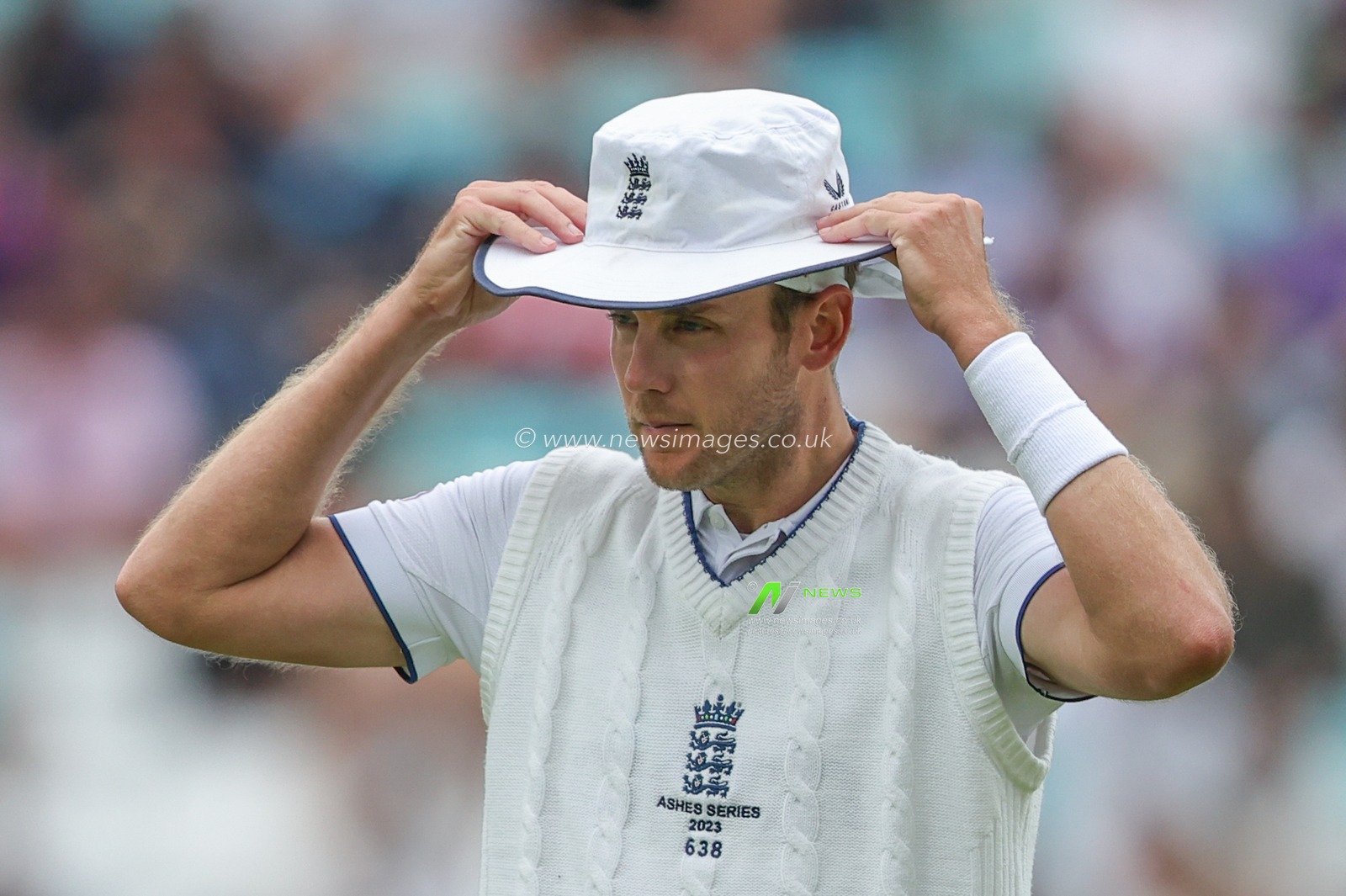 Stuart Broad of England puts his hat on during the LV= Insurance Ashes Fifth Test Series Day Five England v Australia at The Kia Oval, London, United Kingdom, 31st July 2023

(Photo by Mark Cosgrove/News Images)