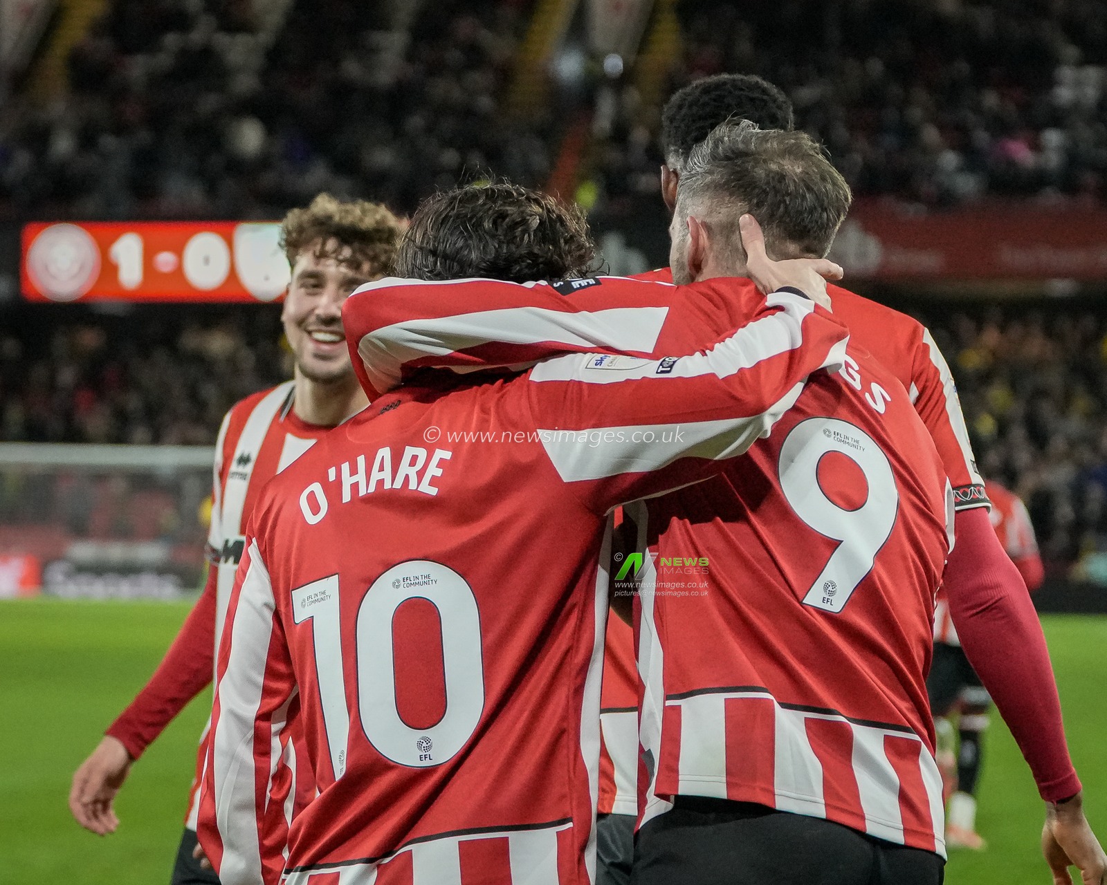 Sheffield United players celebrate Danny Ings of Sheffield United opening goal during the Sky Bet Championship match Sheffield United vs Norwich City at Bramall Lane, Sheffield, United Kingdom, 9th December 2025

(Photo by Maynard Manyowa/News Images)

*** GER AUT SUI OUT ***