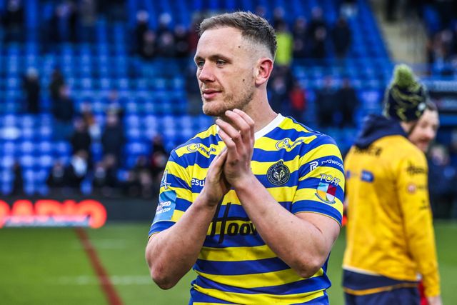Ben Currie of Warrington Wolves applauds the fans after the game during the Betfred Challenge Cup Quarter Final match Warrington Wolves vs Leigh Leopards at The Halliwell Jones Stadium, Warrington, United Kingdom on 11 April 2026

(Photo by Alfie Cosgrove/News Images)