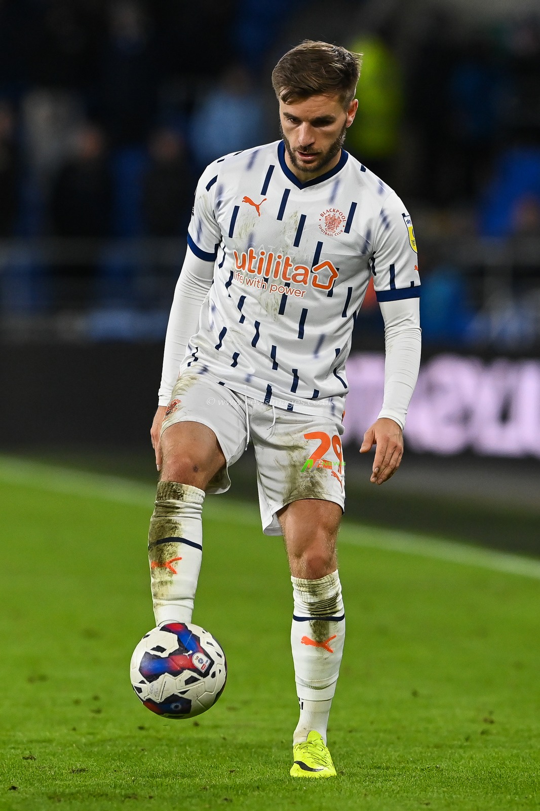 Luke Garbutt #29 of Blackpool controls the ball during the Sky Bet Championship match Cardiff City vs Blackpool at Cardiff City Stadium, Cardiff, United Kingdom, 17th December 2022

(Photo by Craig Thomas/News Images)