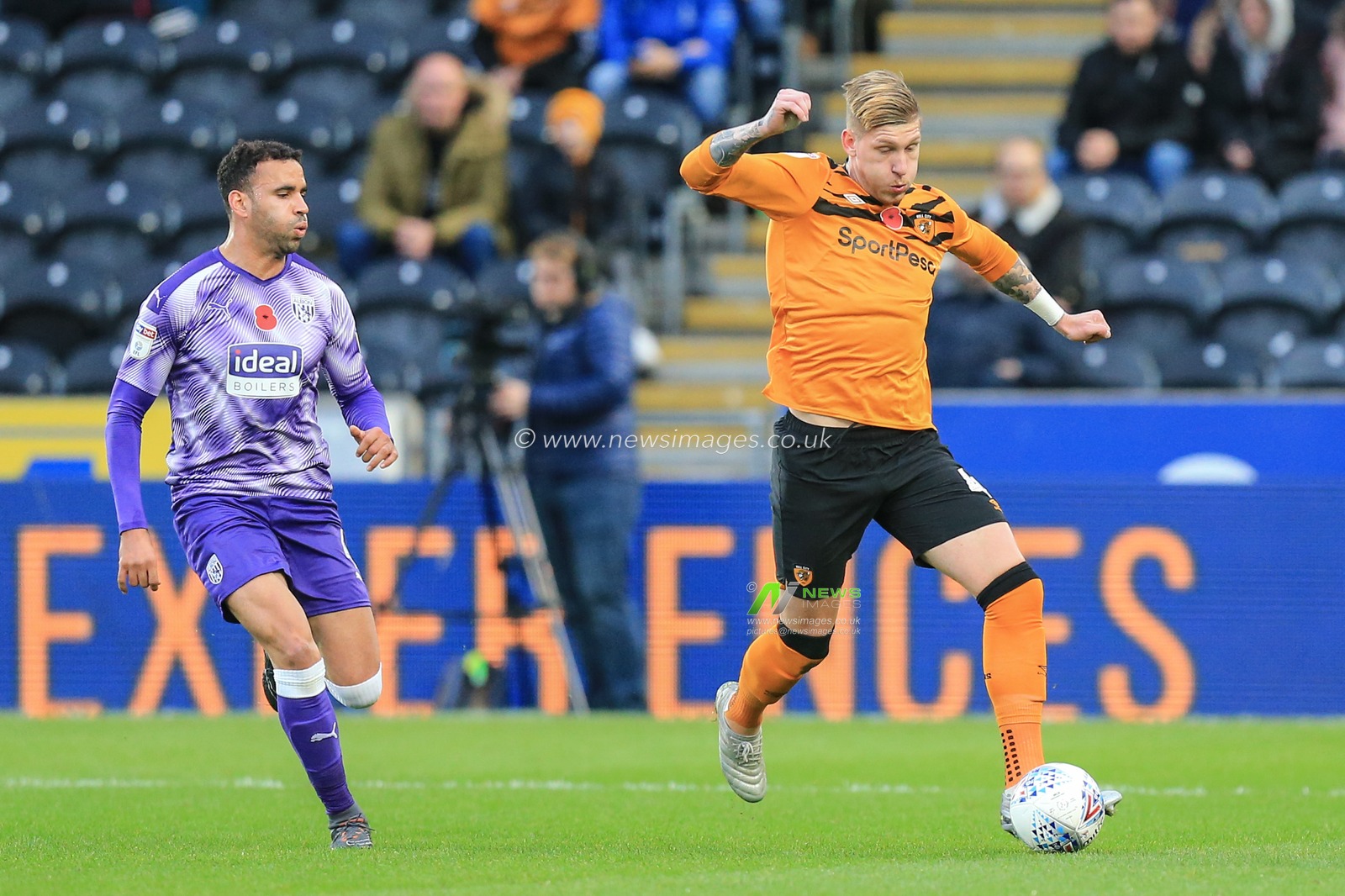9th November 2019, KC Stadium, Kingston upon Hull, England; Sky Bet Championship, Hull City v West Bromwich Albion : Jordy De Wijs (4) of Hull City gets away from Hal Robson-Kanu (4) of West Bromwich Albion 

Credit: David Greaves/News Images