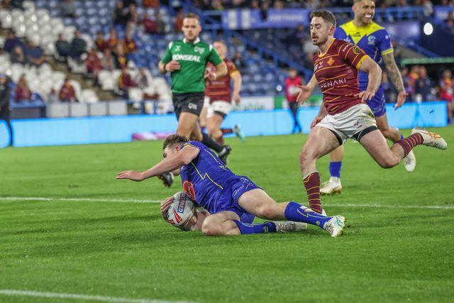 Matty Nicholson of Warrington Wolves goes over for a try during the Betfred Super League Round 26 match Huddersfield Giants vs Warrington Wolves at John Smith's Stadium, Huddersfield, United Kingdom, 14th September 2024

(Photo by Alfie Cosgrove/News Images)