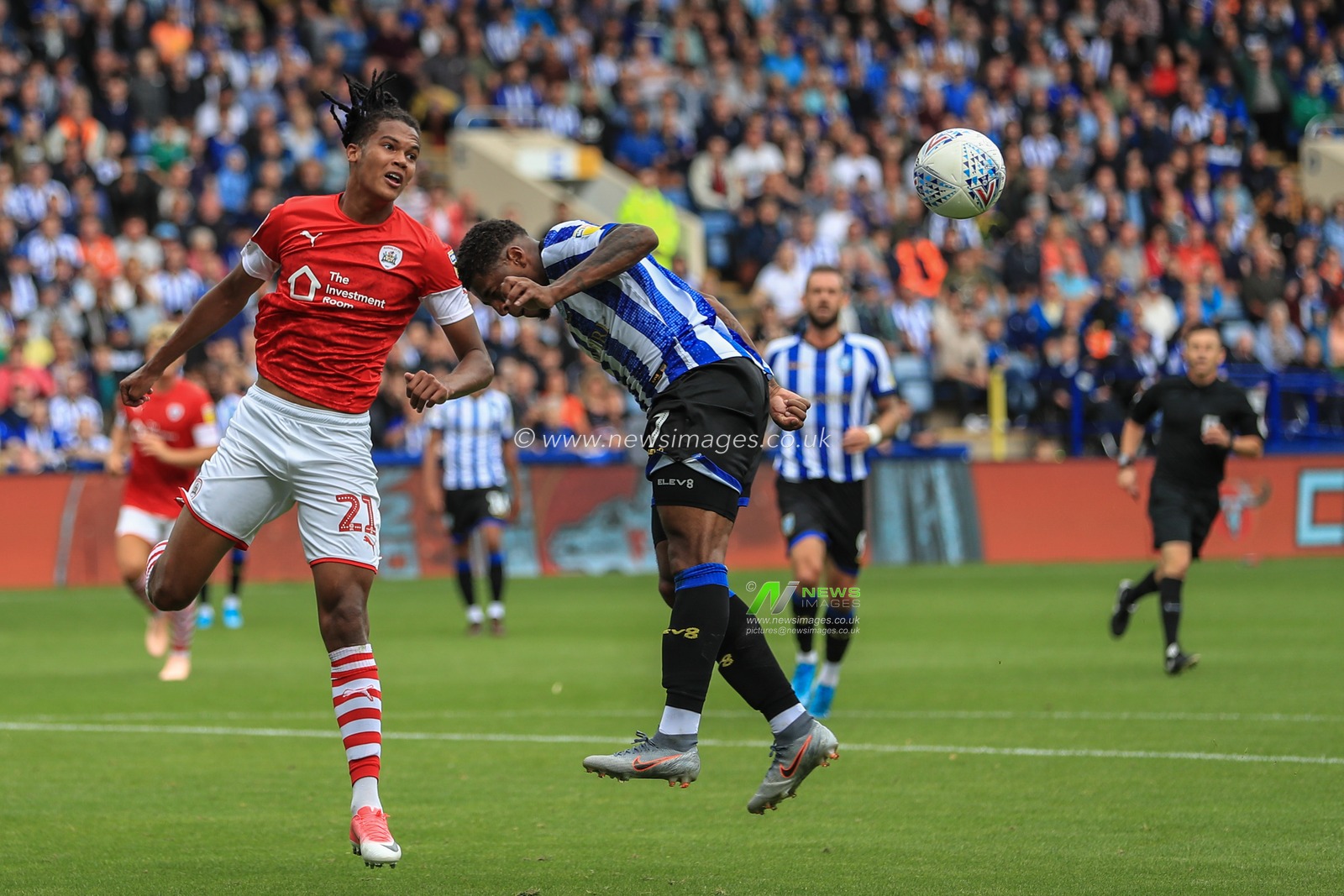 10th August 2019 , Hillsborough, Sheffield, England; Sky Bet Championship, Sheffield Wednesday vs Barnsley : Toby Sibbick (21) of Barnsley heads the ball clear 

Credit: Mark Cosgrove/News Images,

English Football League images are subject to DataCo Licence