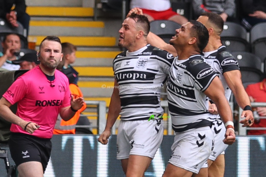 Bureta Faraimo (2) of Hull FC celebrates his try