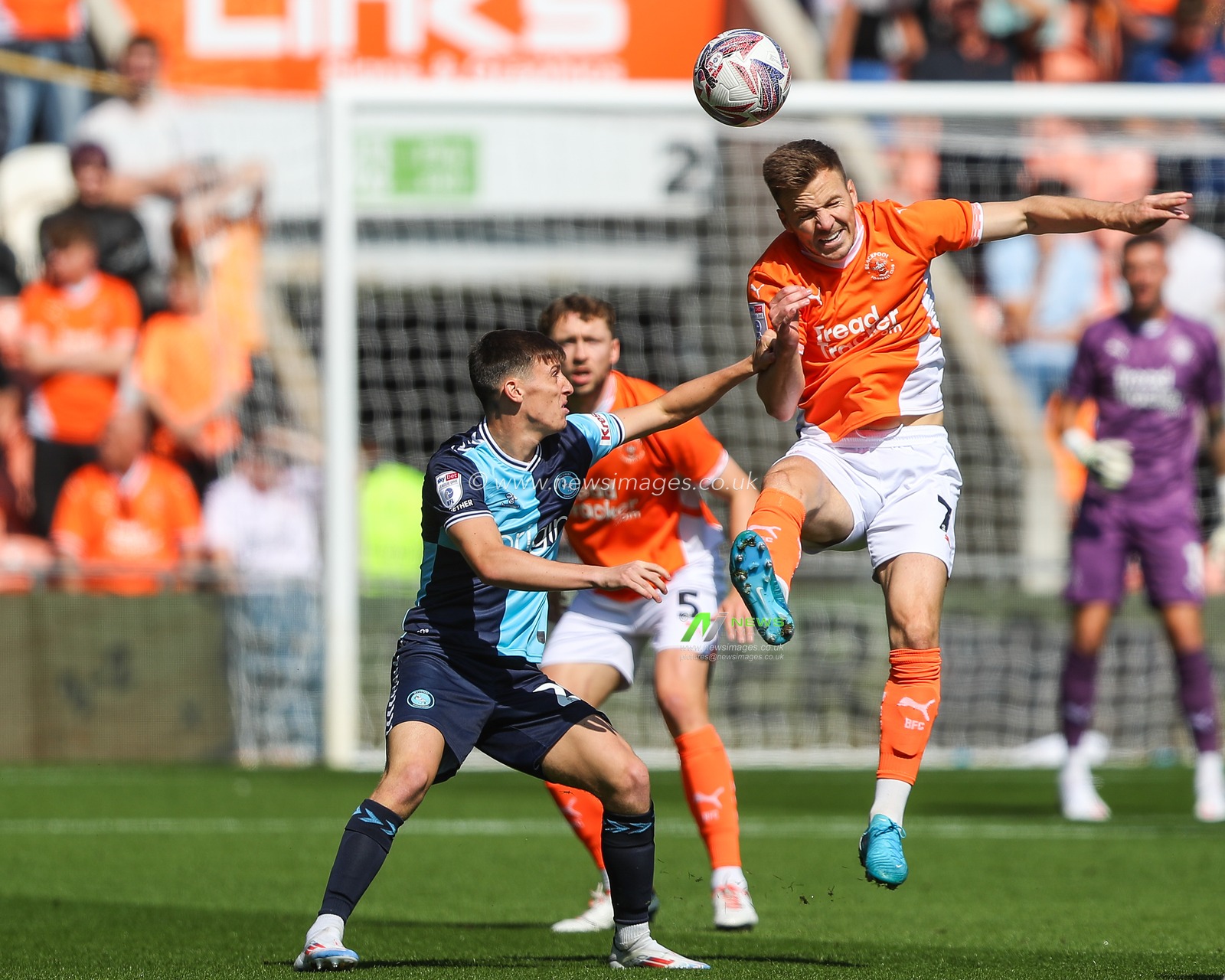 Lee Evans of Blackpool heads the ball during the Sky Bet League 1 match Blackpool vs Wycombe Wanderers at Bloomfield Road, Blackpool, United Kingdom, 31st August 2024

(Photo by Gareth Evans/News Images)