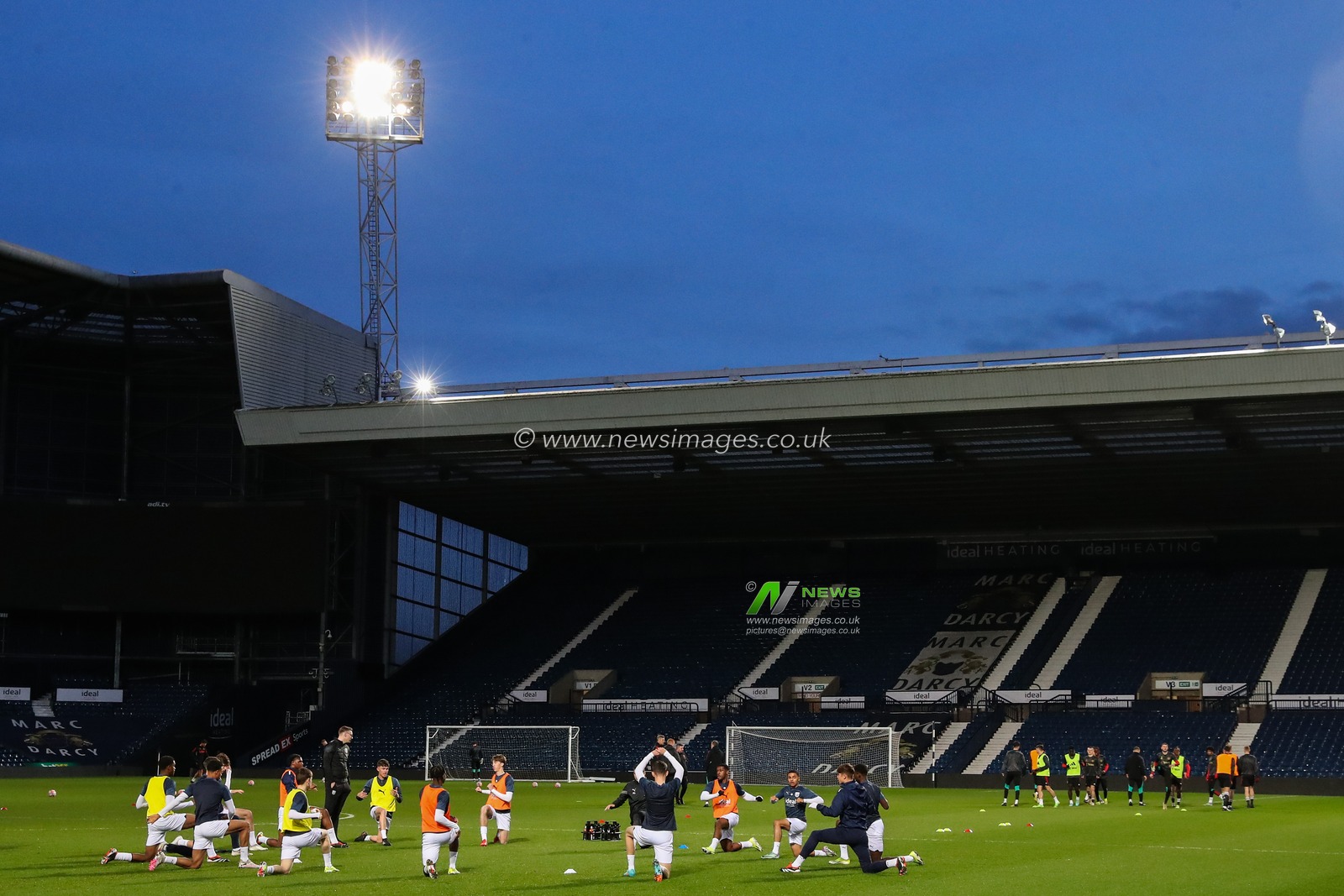 West Bromwich Albion players during the pre-game warm up ahead of the Premier League 2 U23 match West Bromwich Albion vs Manchester United at The Hawthorns, West Bromwich, United Kingdom, 18th March 2024

(Photo by Gareth Evans/News Images)