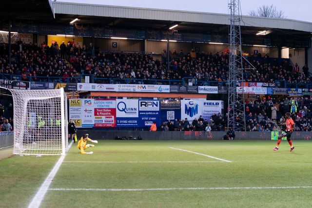Emirates FA Cup Fourth Round Luton Town v Grimsby Town