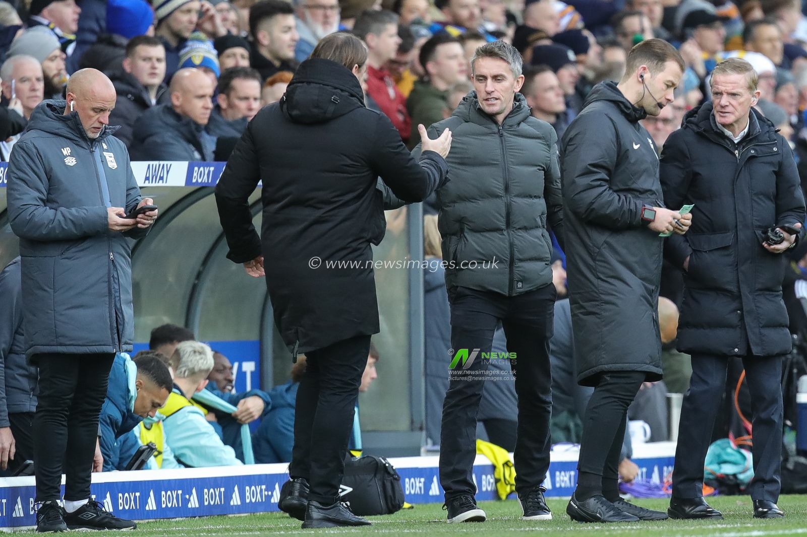 Daniel Farke manager of Leeds United meets with Kieran McKenna manager of Ipswich Town right before kick off during the Sky Bet Championship match Leeds United vs Ipswich Town at Elland Road, Leeds, United Kingdom, 23rd December 2023

(Photo by James Heaton/News Images)