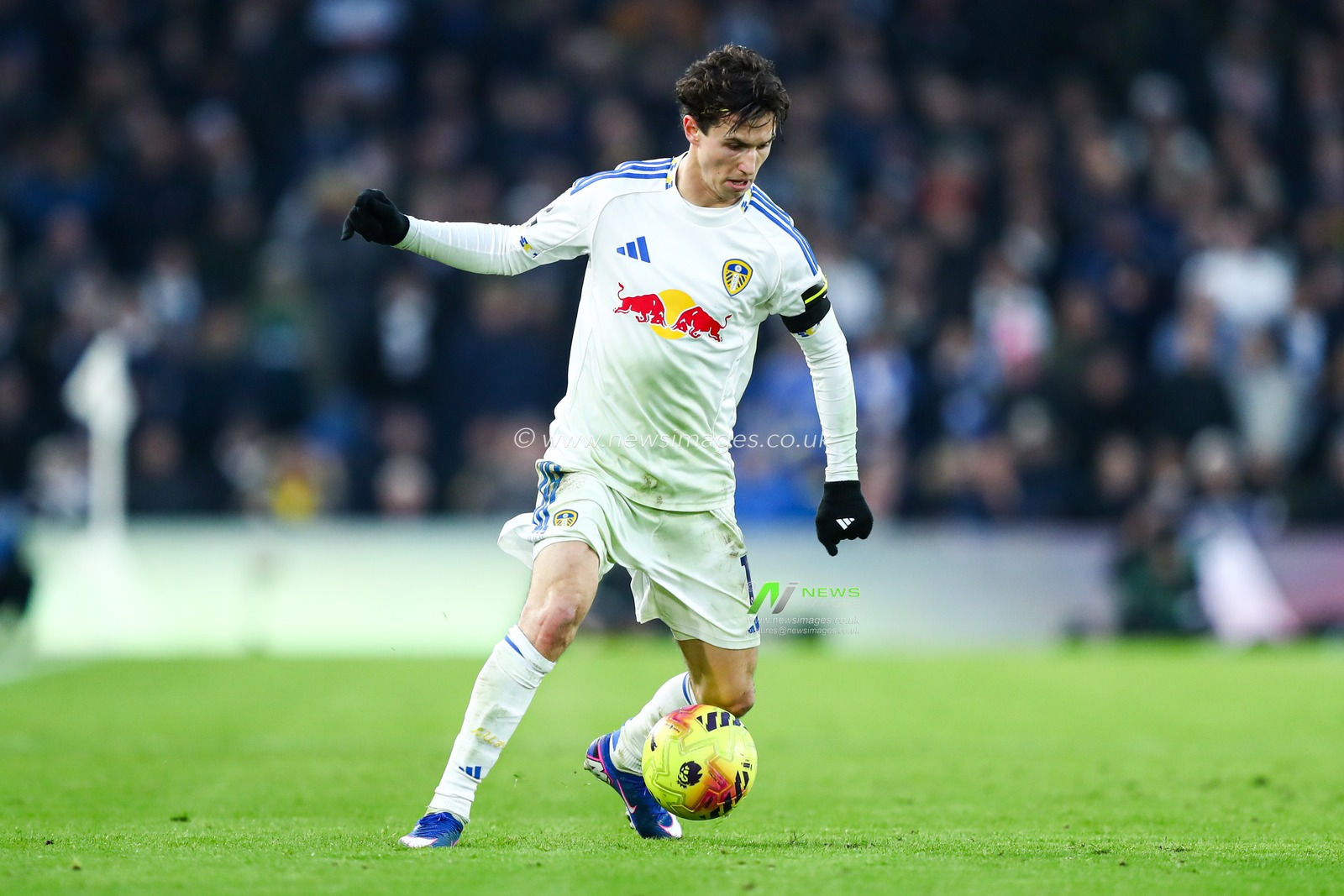 Brenden Aaronson of Leeds United with ball at his feet during the Premier League match Leeds United vs Fulham at Elland Road, Leeds, United Kingdom, 17th January 2026

(Photo by Jorge Horsted/News Images)