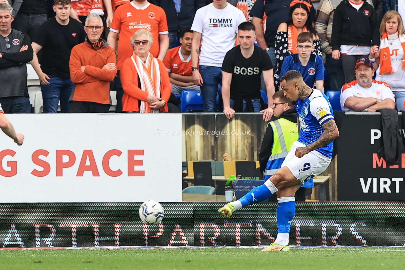 Jonson Clarke-Harris #9 of Peterborough United scores to make it 1-0