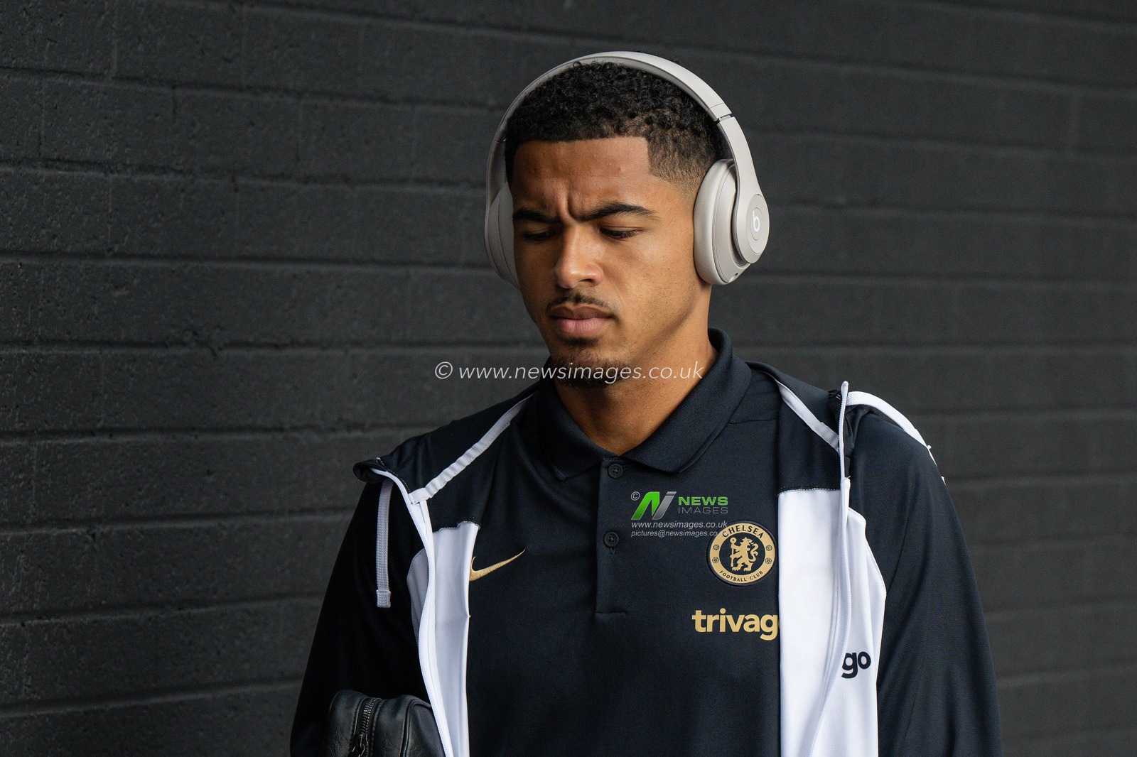 Levi Colwill #26 of Chelsea arrives ahead of the Premier League match Burnley vs Chelsea at Turf Moor, Burnley, United Kingdom, 7th October 2023

(Photo by Craig Thomas/News Images)