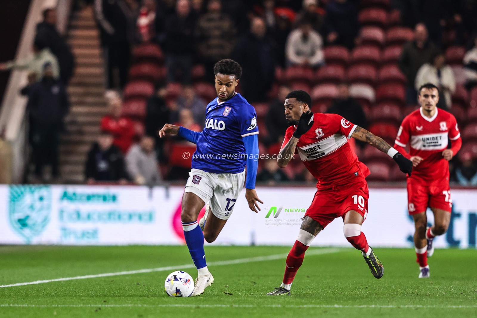 Jens Cajuste of Ipswich Town and Delano Burgzorg of Middlesbrough battle for the ball during the Sky Bet Championship match Middlesbrough vs Ipswich Town at Riverside Stadium, Middlesbrough, United Kingdom, 17th October 2025

(Photo by Alfie Cosgrove/News Images)