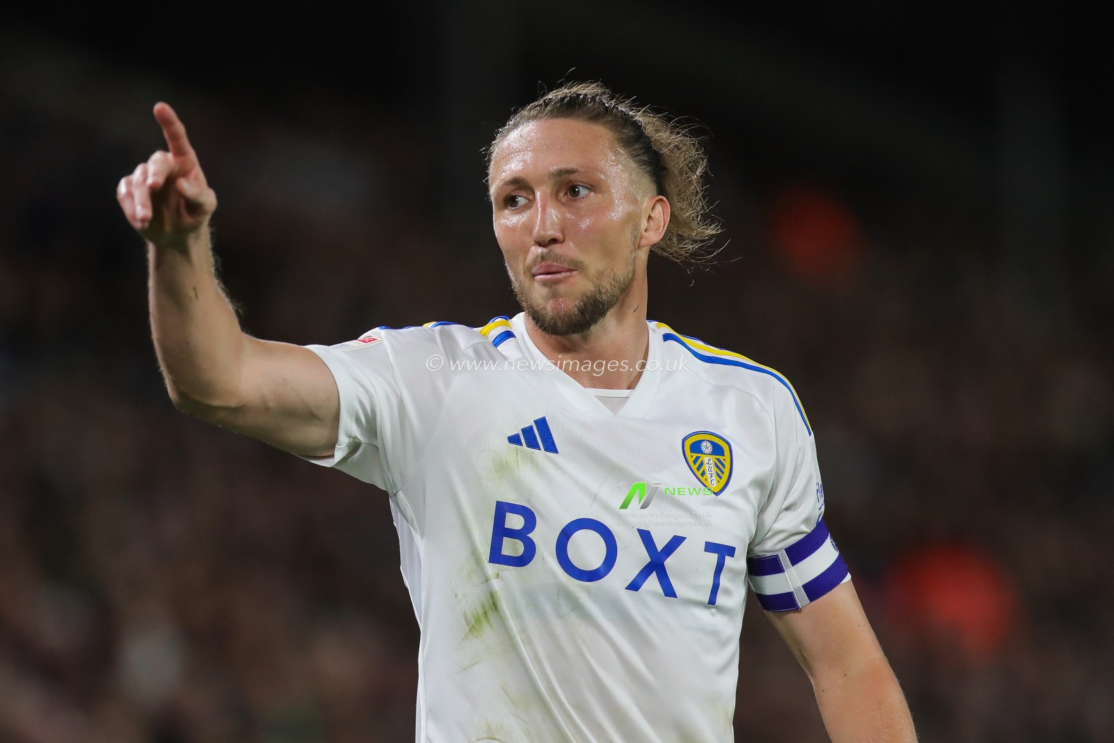 Luke Ayling #2 of Leeds United gives his team instructions during the Sky Bet Championship match Leeds United vs West Bromwich Albion at Elland Road, Leeds, United Kingdom, 18th August 2023

(Photo by James Heaton/News Images)