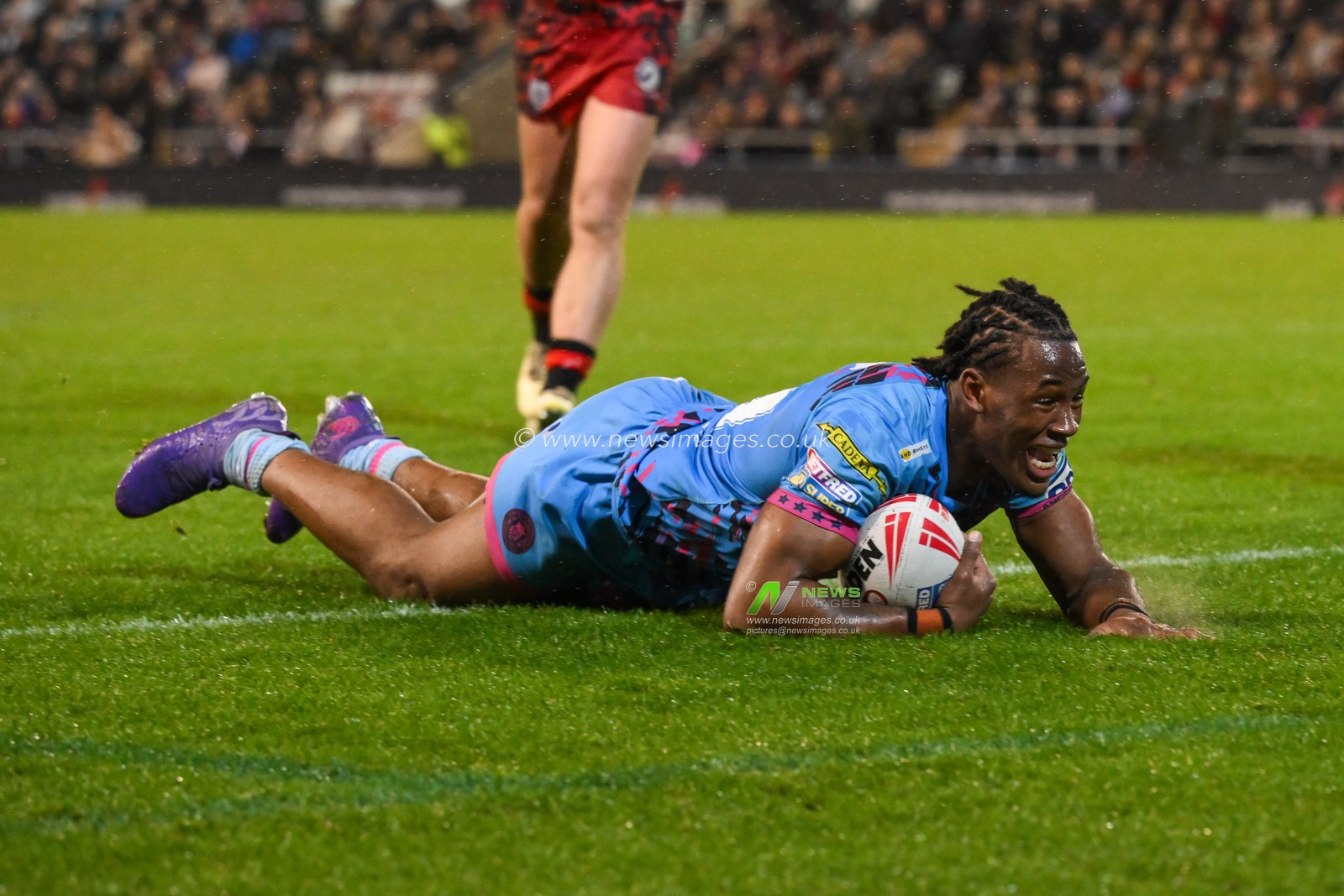 Junior Nsemba of Wigan Warriors goes over for a try during the Betfred Super League Round 7 match Leigh Leopards vs Wigan Warriors at Leigh Sports Village, Leigh, United Kingdom, 4th April 2024

(Photo by Craig Thomas/News Images)