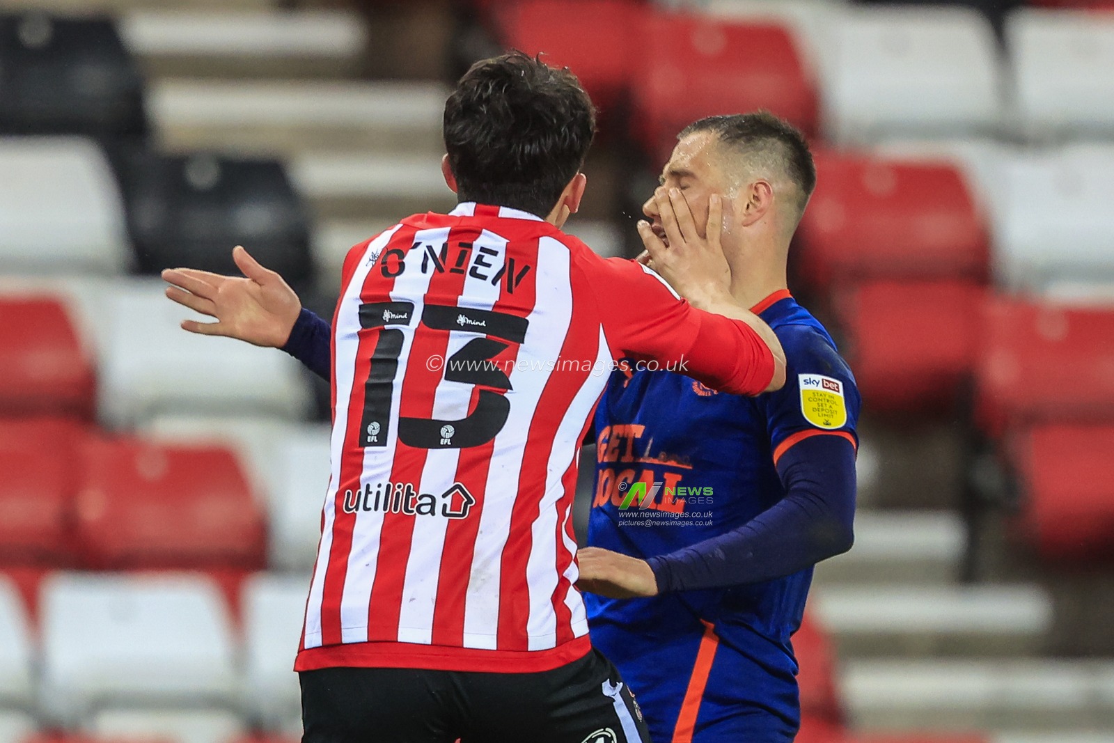 Luke O'Nien #13 of Sunderland crashes into Jerry Yates #9 of Blackpool