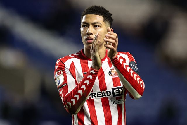Jobe Bellingham of Sunderland applauds the fans after the final whistle during the Sky Bet Championship match Sheffield Wednesday vs Sunderland at Hillsborough, Sheffield, United Kingdom, 28th February 2025

(Photo by Mark Cosgrove/News Images)