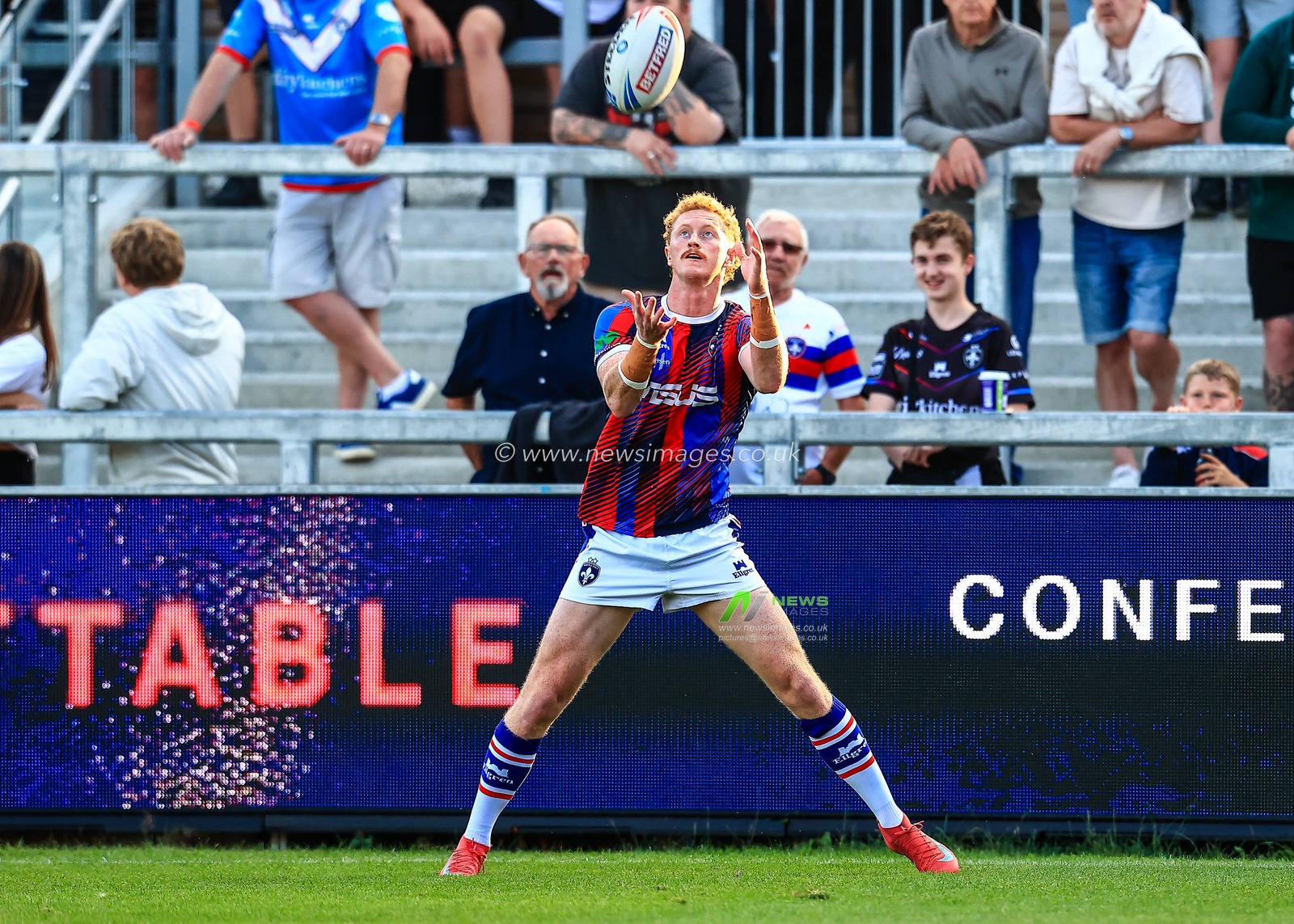 Lachlan Walmsley of Wakefield Trinity in the pre-game warm up during the Betfred Super League round 21 match Wakefield Trinity vs St Helens at DIY Kitchens Stadium, Wakefield, United Kingdom, 8th August 2025

(Photo by Richard Bierton/News Images)