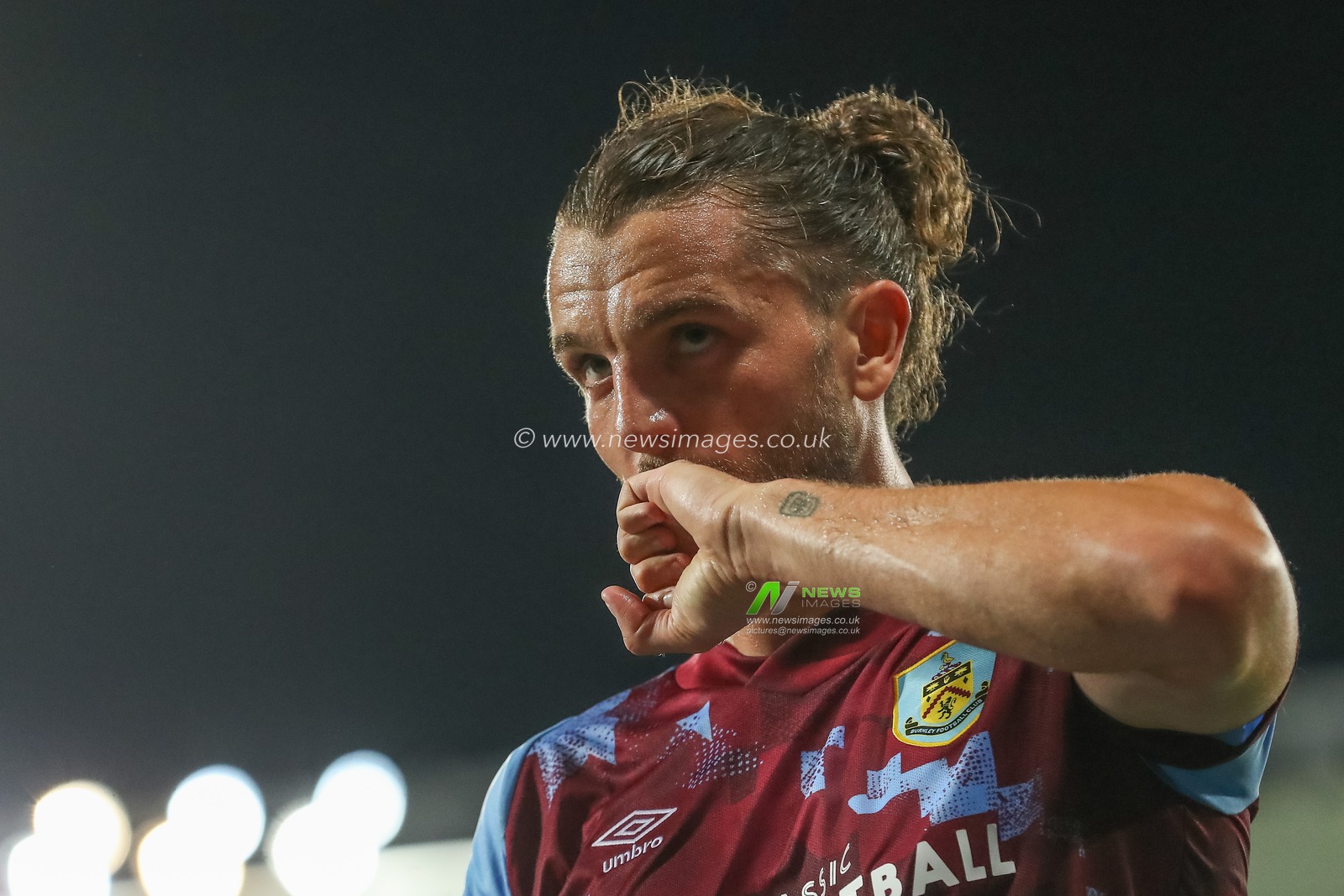 Jay Rodriguez #9 of Burnley celebrates his goal to make it 0-1 during the Sky Bet Championship match West Bromwich Albion vs Burnley at The Hawthorns, West Bromwich, United Kingdom, 2nd September 2022

(Photo by Gareth Evans/News Images)