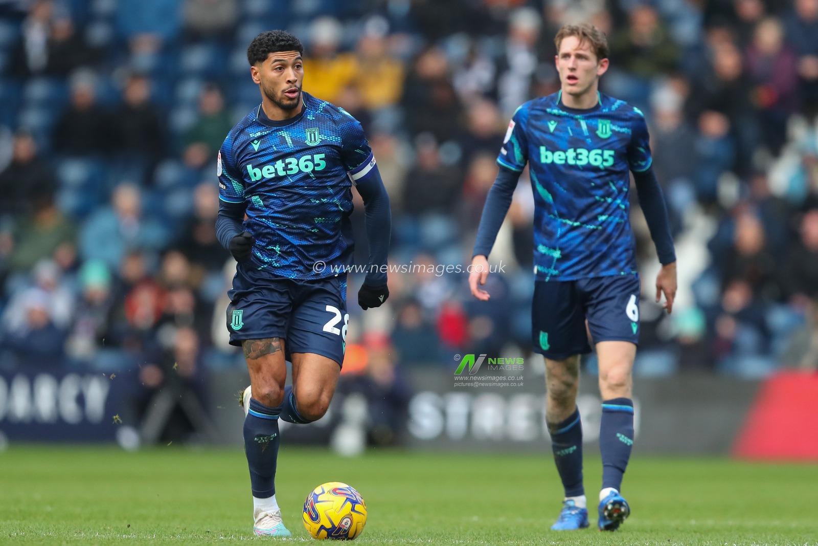 Josh Laurent #28 of Stoke City breaks with the ball during the Sky Bet Championship match West Bromwich Albion vs Stoke City at The Hawthorns, West Bromwich, United Kingdom, 17th December 2023

(Photo by Gareth Evans/News Images)