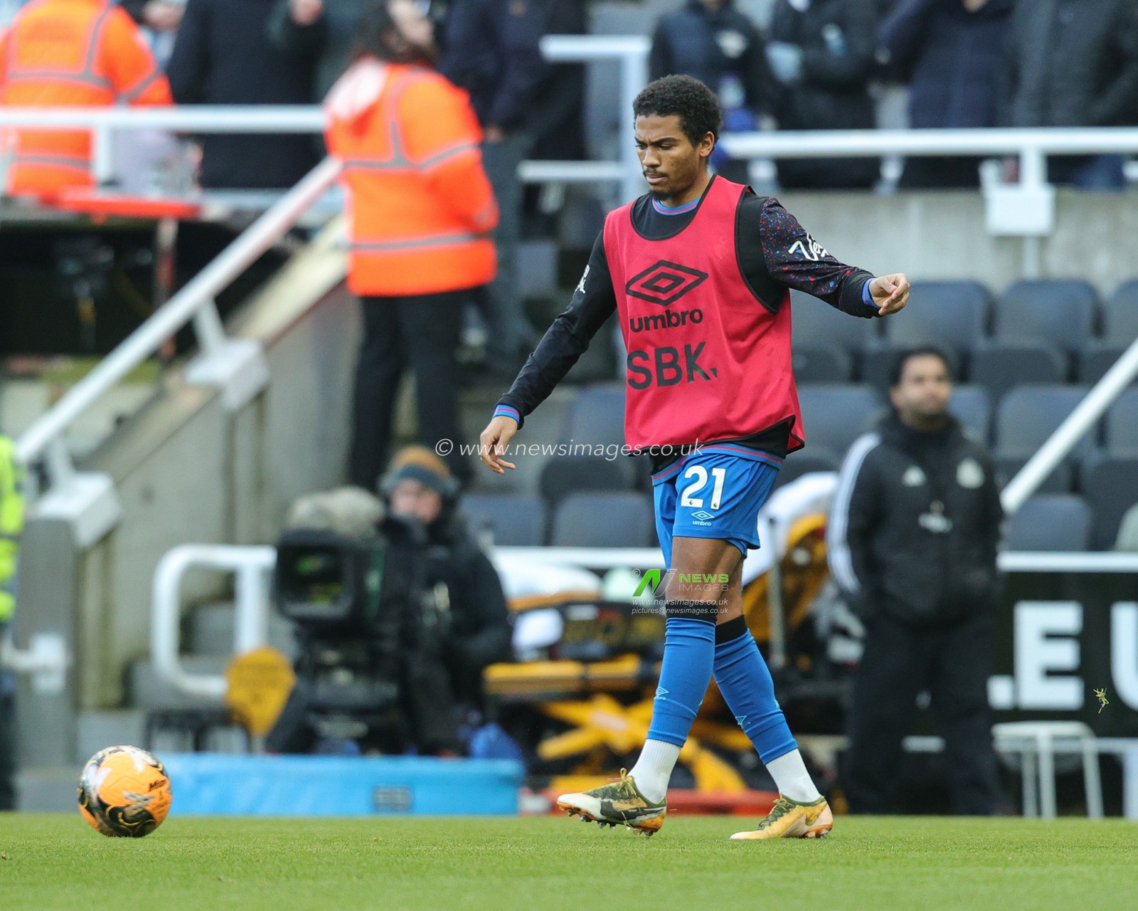 Amine Adli of Bournemouth in the pregame warmup session during the Emirates FA Cup Third Round match Newcastle United vs Bournemouth at St. James's Park, Newcastle, United Kingdom, 10th January 2026

(Photo by Richard Bierton/News Images)
