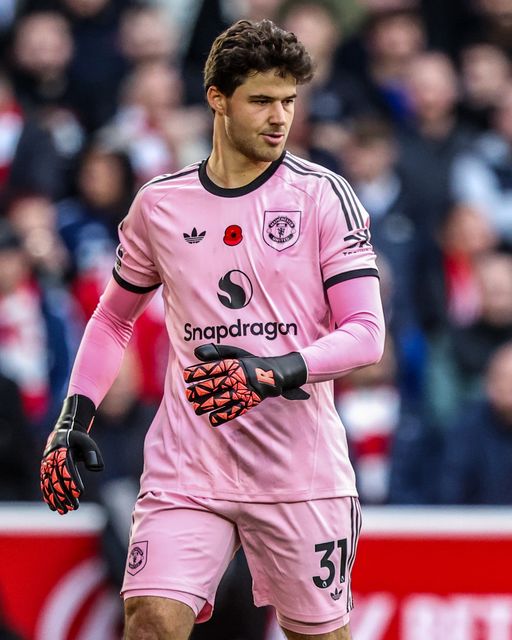 Manchester United goalkeeper Senne Lammens during the Premier League match Nottingham Forest vs Manchester United at City Ground, Nottingham, United Kingdom, 1st November 2025

(Photo by Alfie Cosgrove/News Images)

*** GER AUT SUI OUT ***