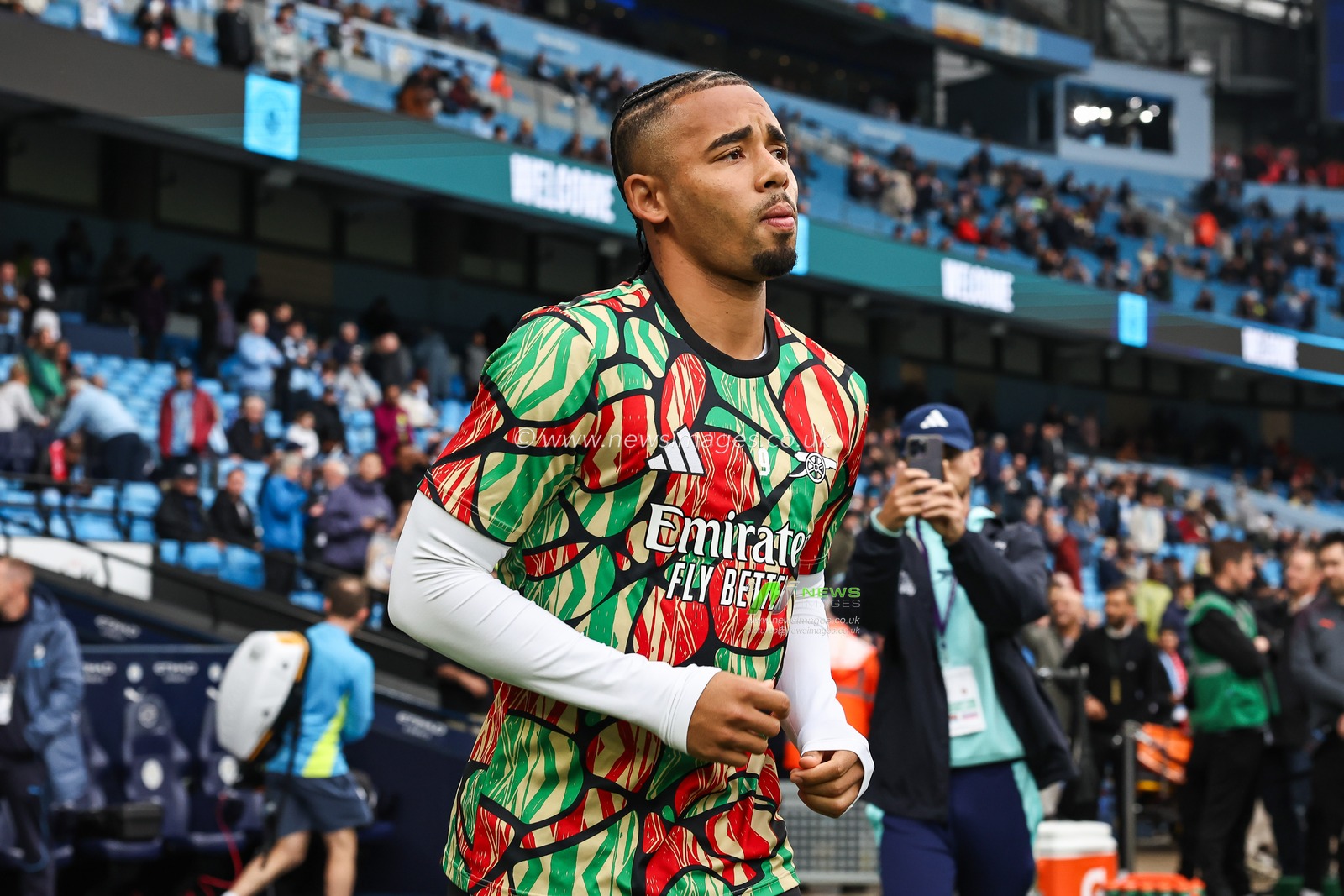 Gabriel Jesus of Arsenal comes out for the pre-game warmup ahead the Premier League match Manchester City vs Arsenal at Etihad Stadium, Manchester, United Kingdom, 22nd September 2024

(Photo by Mark Cosgrove/News Images)